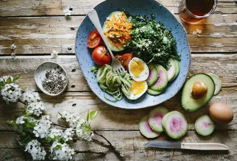 Daily calories for weight loss, think in weeks